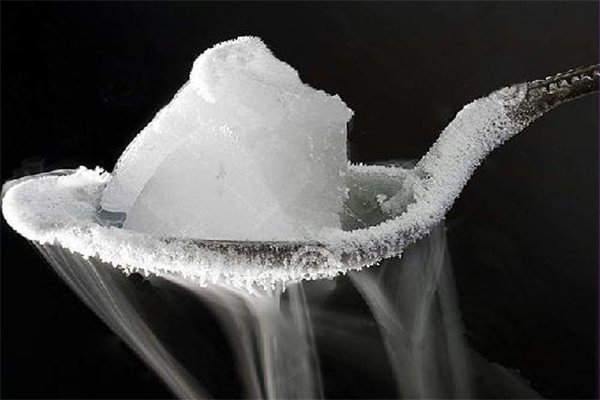沈阳工业制冰块厂告诉您为什么干冰不是冰？